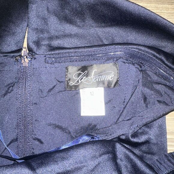 La Femme Womens Off the Shoulder Ruched Satin Trumpet Gown 12 Navy. NWOT. 16 - Picture 10 of 11